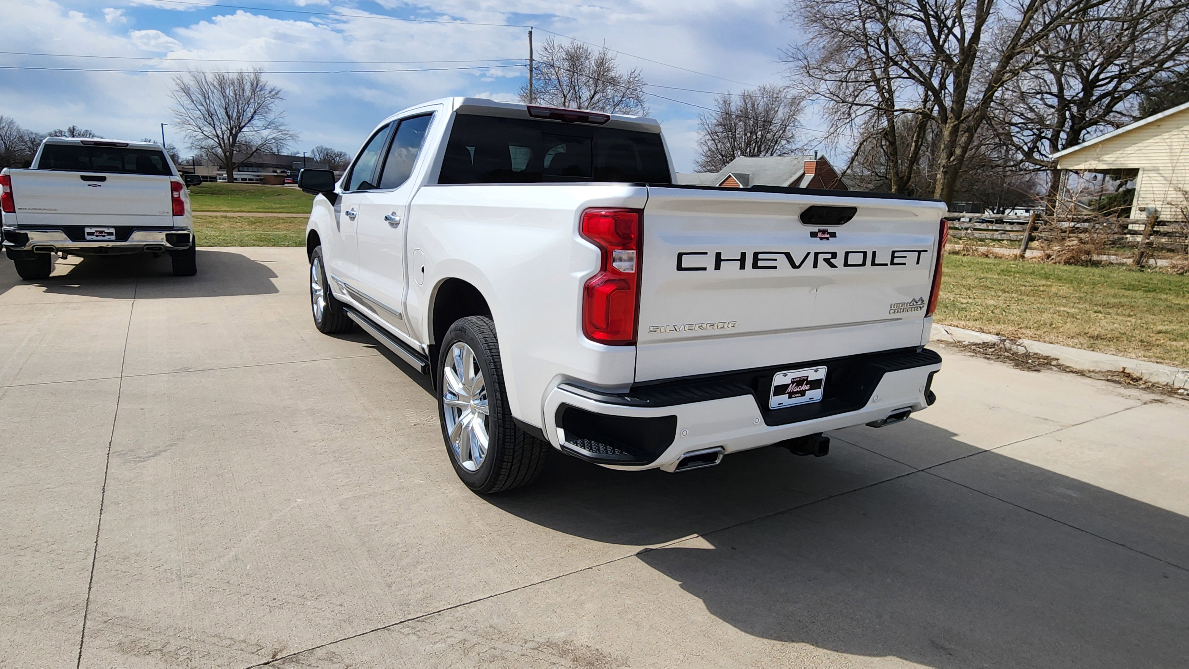 Used 2025 Chevrolet Silverado 1500 High Country w/ Technology Package image 7