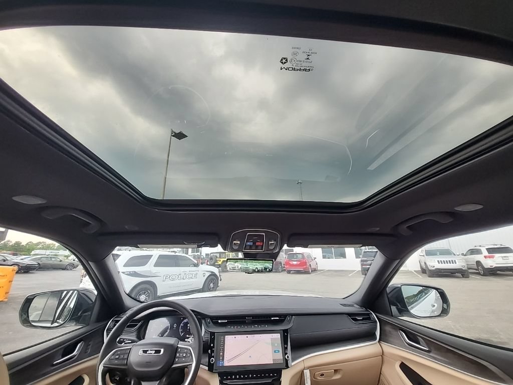 New 2026 Jeep Grand Cherokee Limited w/ Luxury Tech Group II RWD image 6