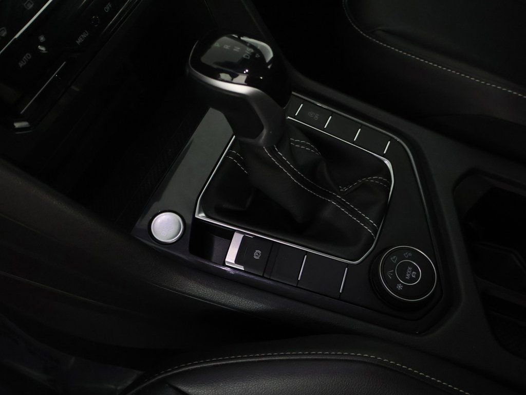 Used 2022 Volkswagen Tiguan SE w/ Panoramic Sunroof Package image 46