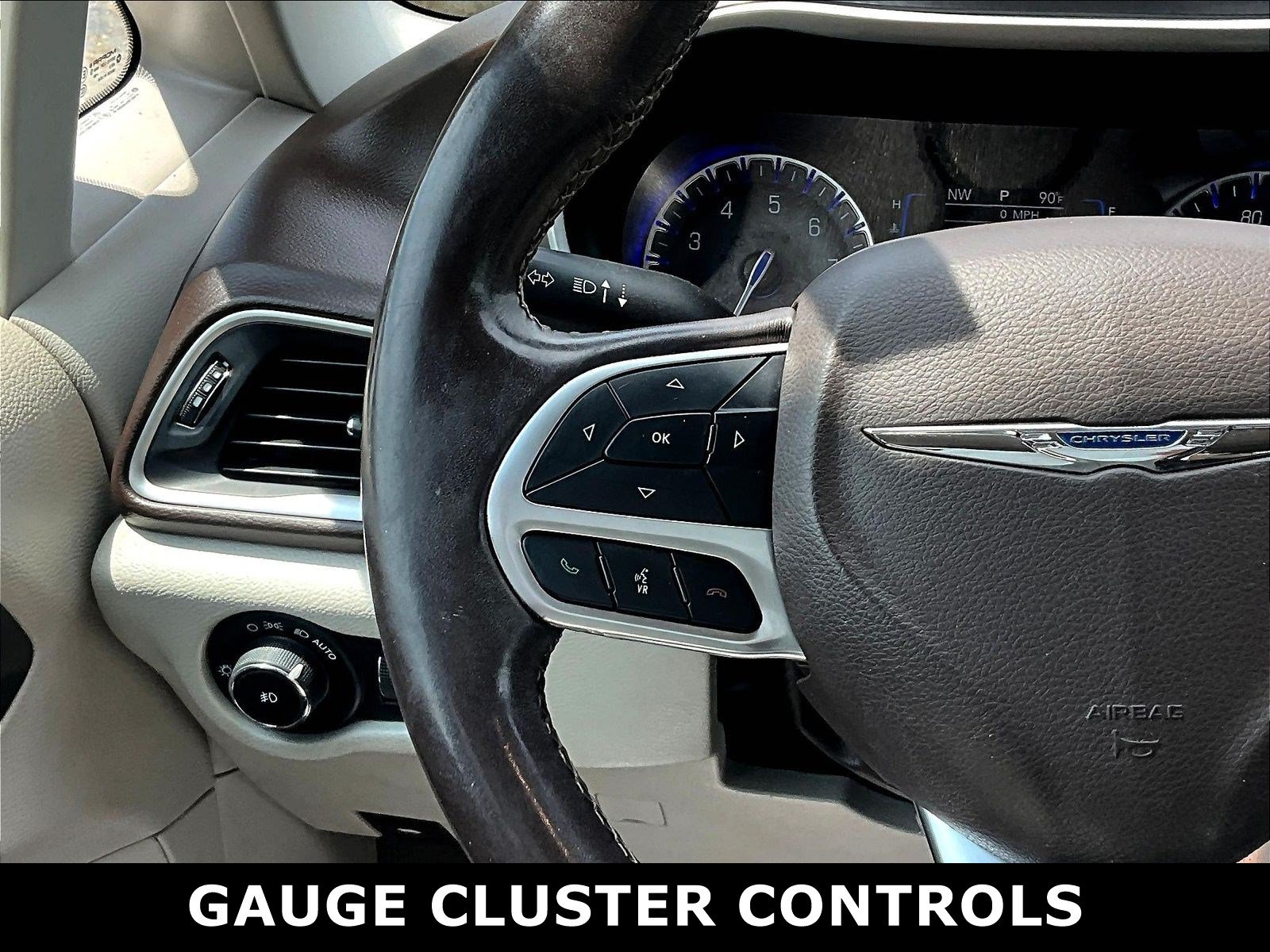 Used 2017 Chrysler Pacifica Touring-L FWD image 6