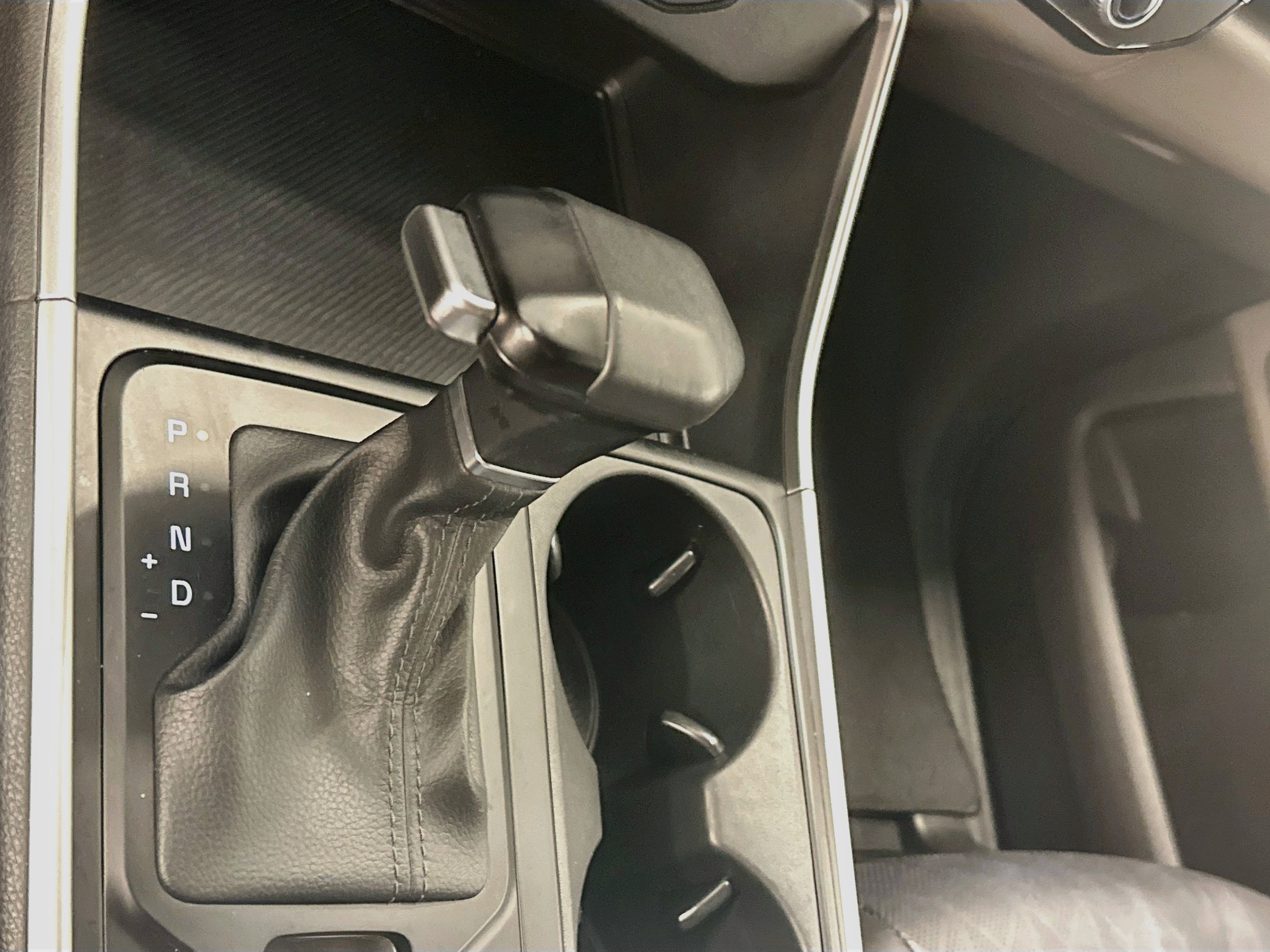 Used 2025 Kia Carnival FWD image 25