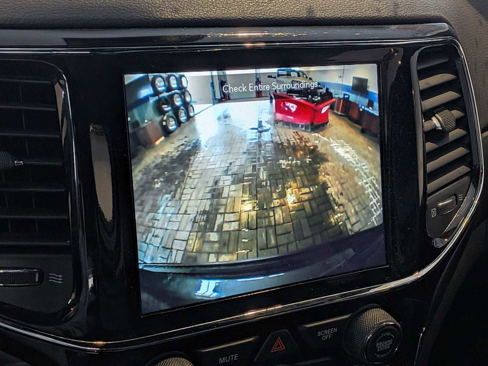 Used 2021 Jeep Grand Cherokee Laredo X image 28