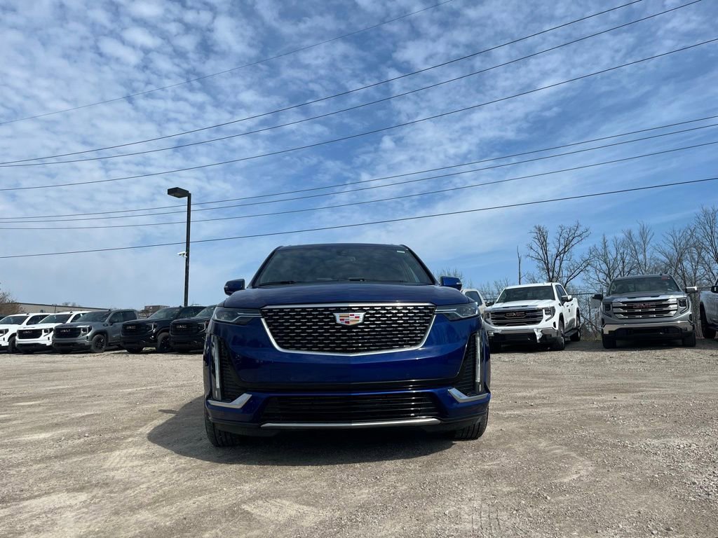 Used 2025 Cadillac XT6 Luxury AWD/4WD image 4