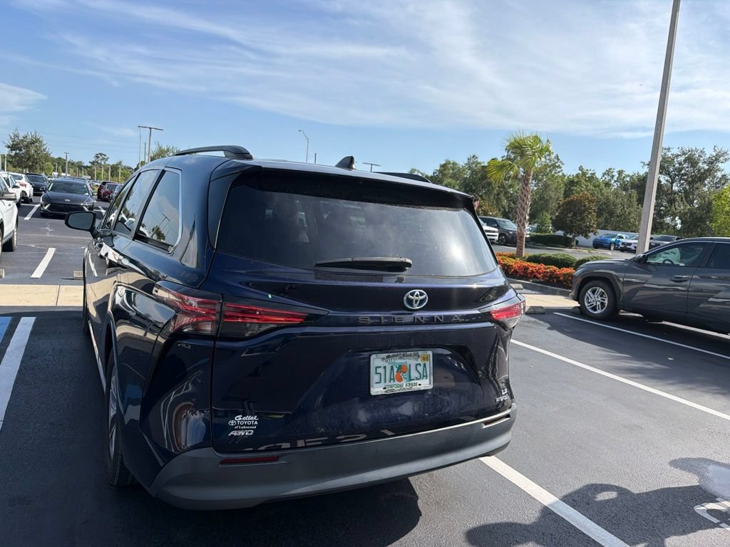 Used 2021 Toyota Sienna LE w/ LE Plus Package AWD/4WD image 5