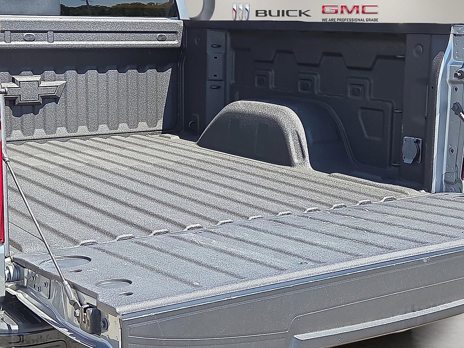 Used 2024 Chevrolet Silverado 1500 LT Trail Boss w/ LT Trail Boss Premium Package AWD/4WD image 9