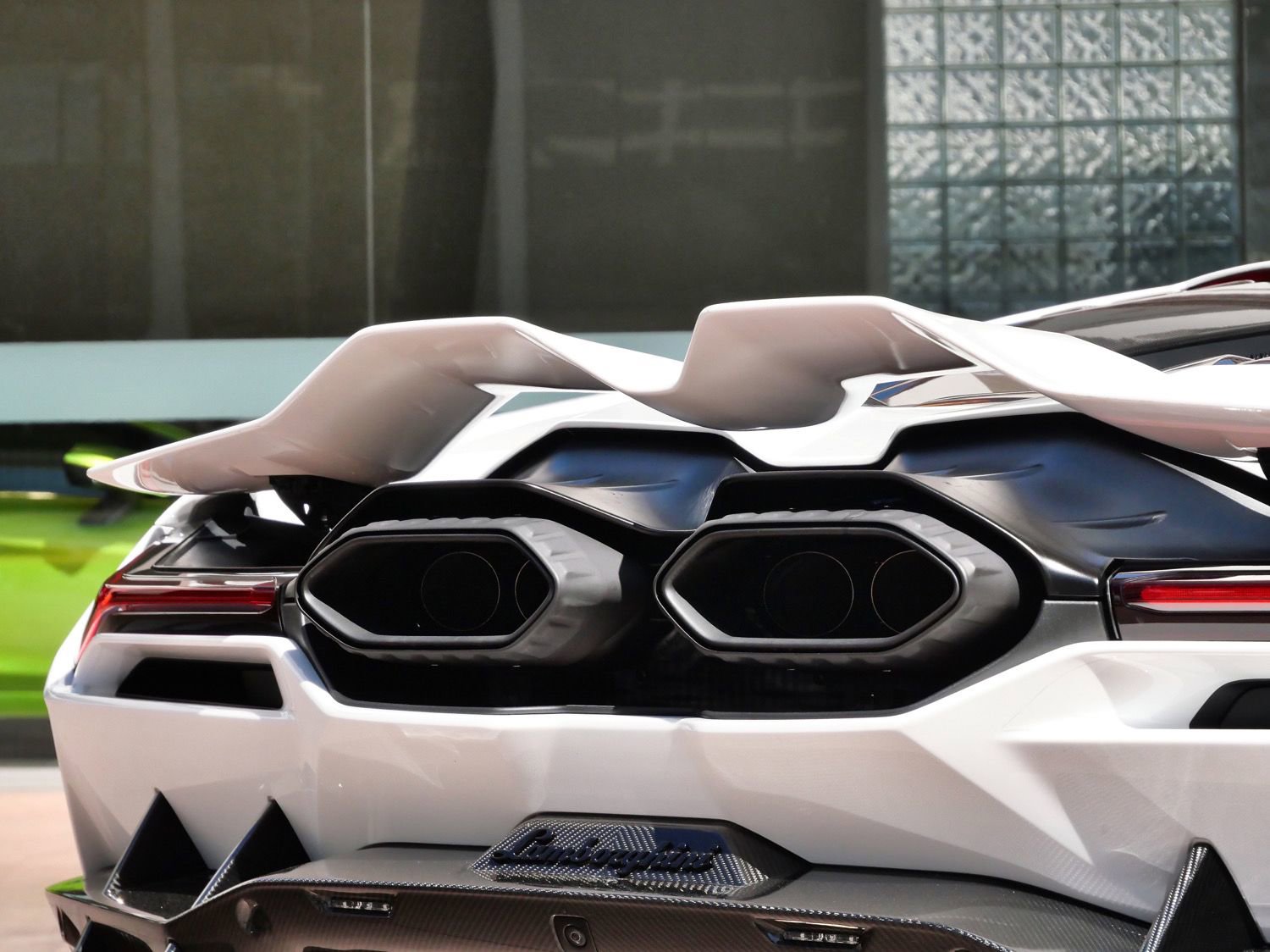 Used 2024 Lamborghini Revuelto AWD/4WD image 17