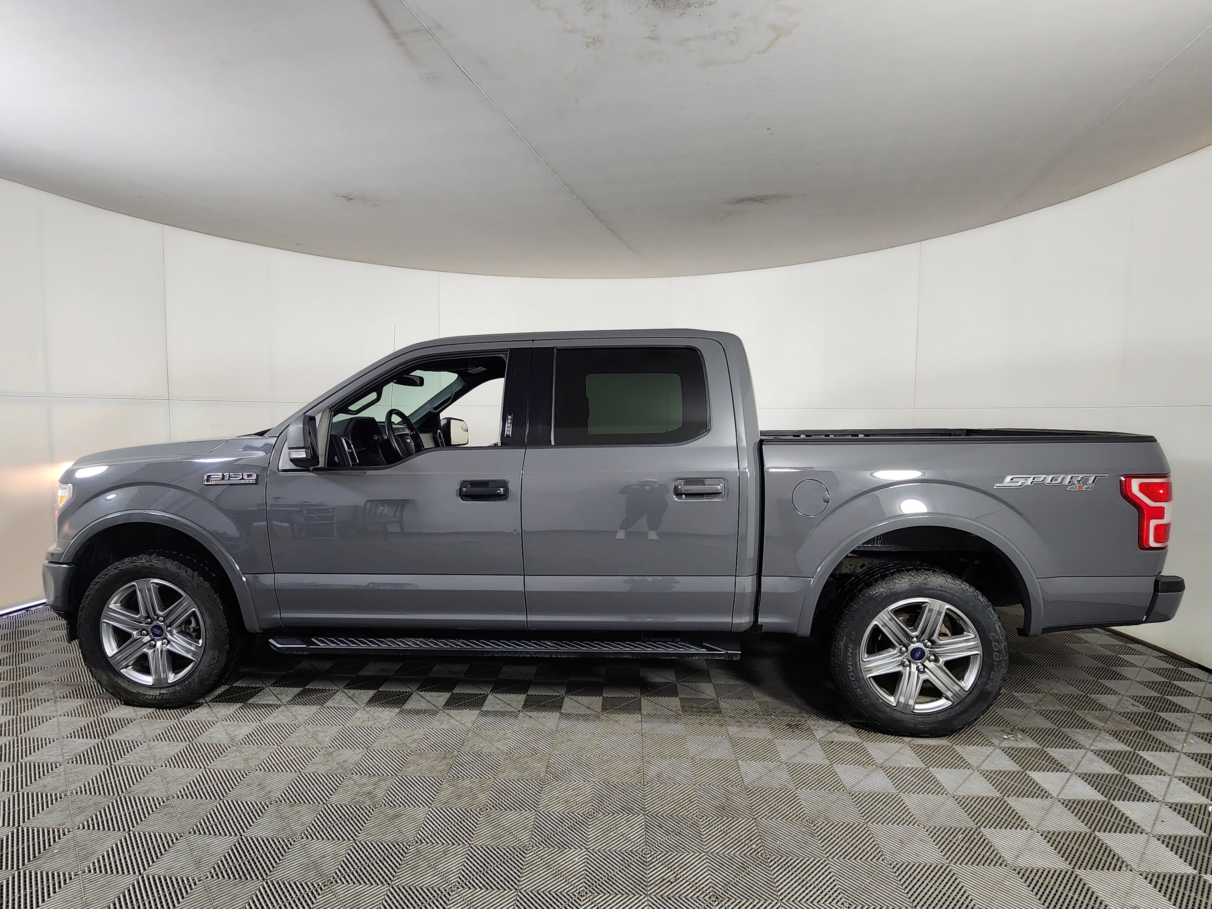 Used 2018 Ford F150 XLT w/ Equipment Group 302A Luxury AWD/4WD image 2