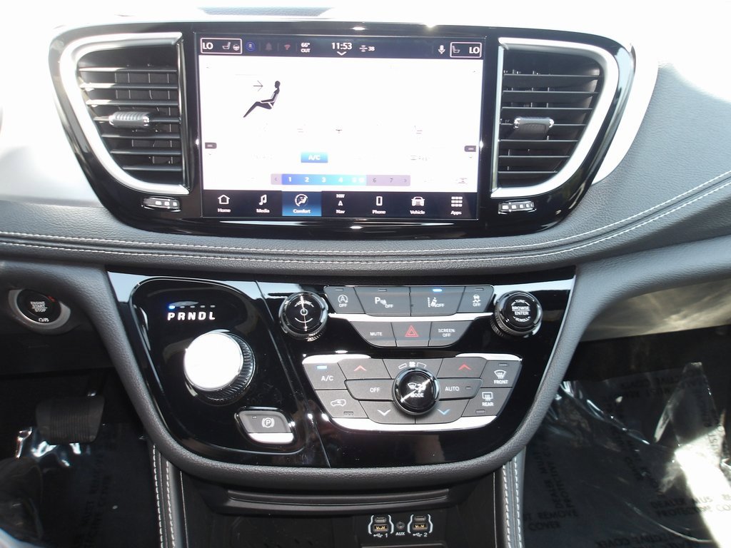 New 2025 Chrysler Pacifica Limited image 14