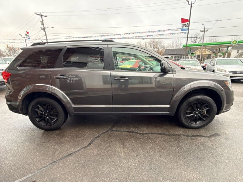 Used 2019 Dodge Journey SE w/ Blacktop Package image 4