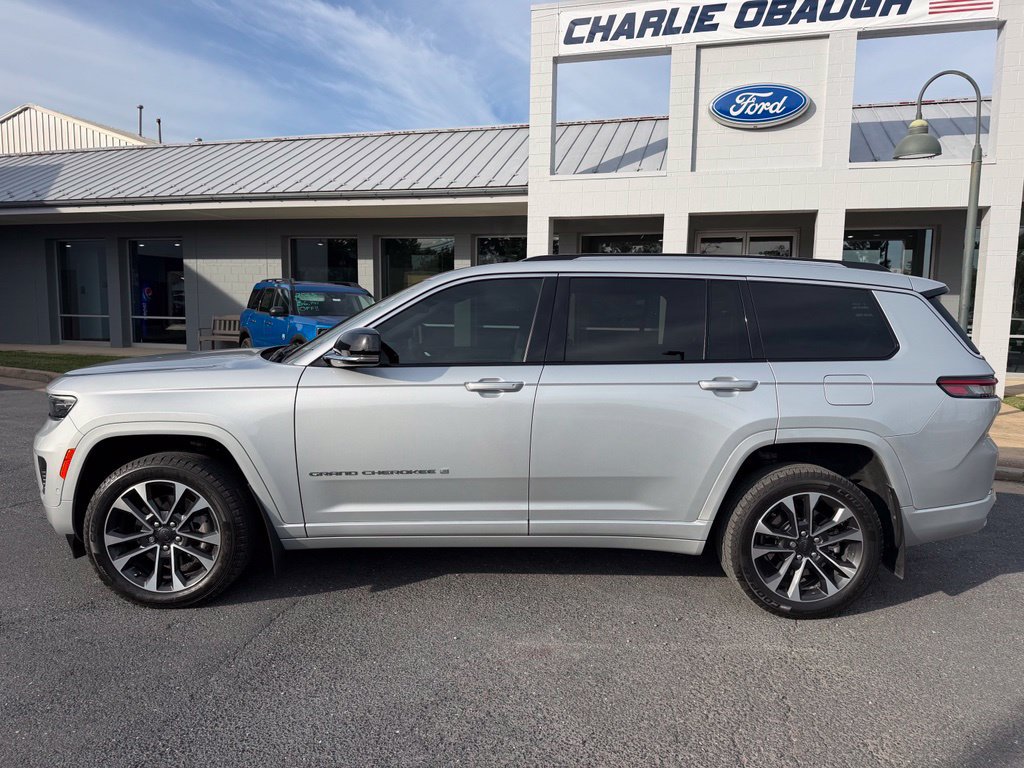Used 2021 Jeep Grand Cherokee L Overland w/ Luxury Tech Group IV AWD/4WD image 2