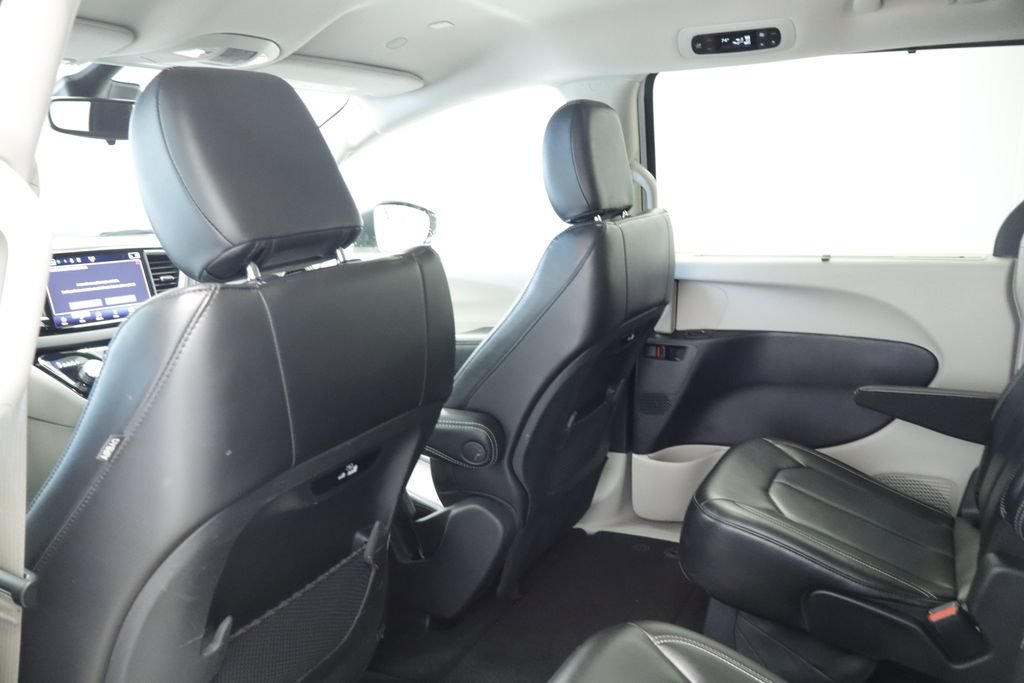 Certified 2023 Chrysler Pacifica Touring-L FWD image 22