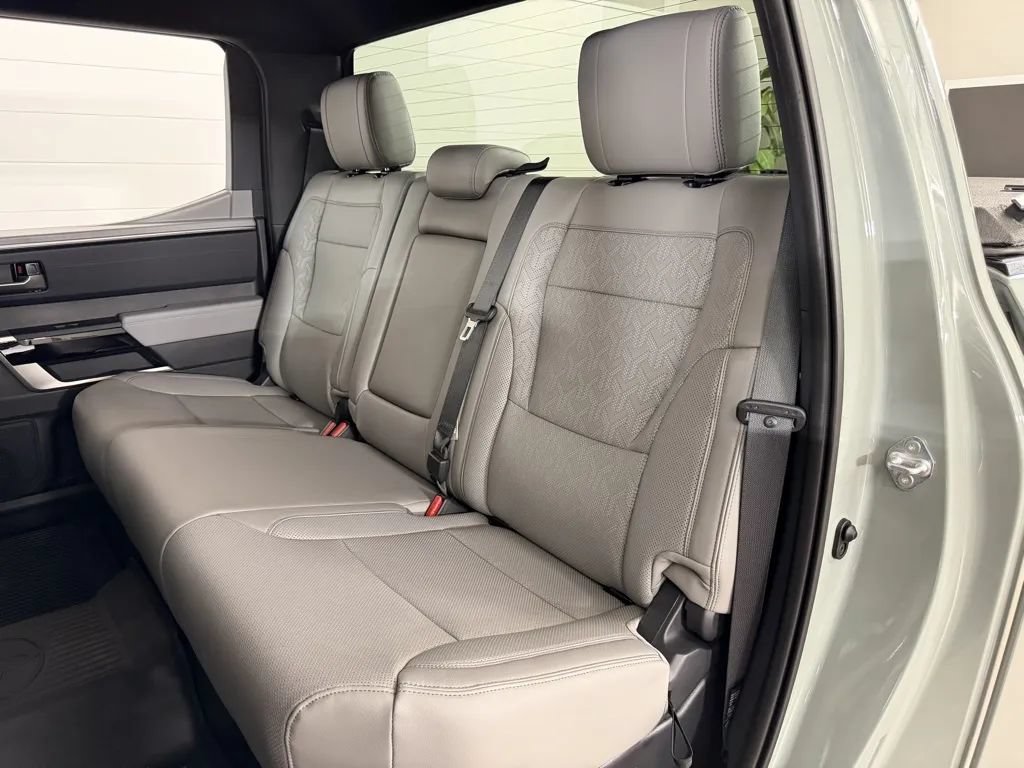 Used 2025 Toyota Tundra Limited AWD/4WD image 32