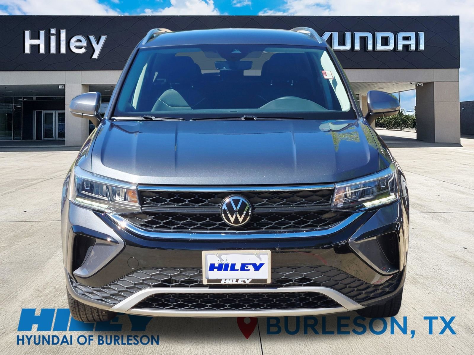 Used 2023 Volkswagen Taos SE w/ Black Wheel Package image 6