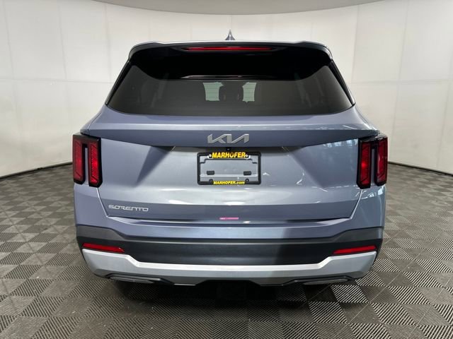 Used 2025 Kia Sorento LX image 4