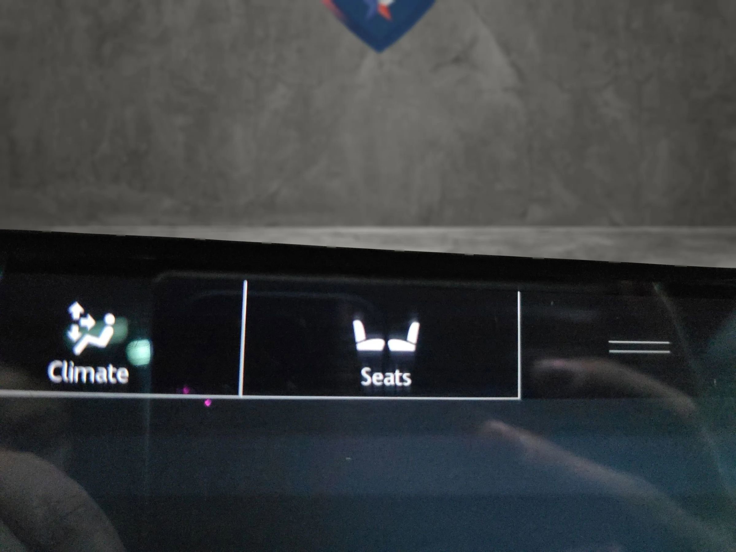 Used 2018 Land Rover Range Rover Velar R-Dynamic SE image 31