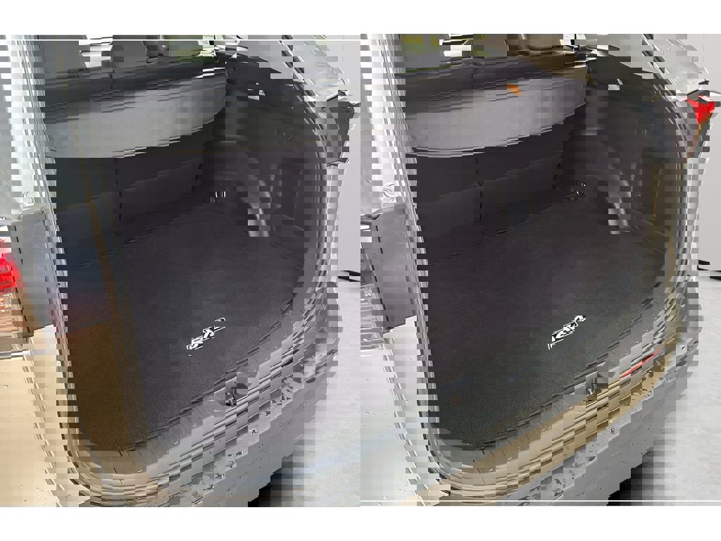 Used 2021 Toyota RAV4 XLE w/ Carpet Mat Package (TMS) AWD/4WD image 41