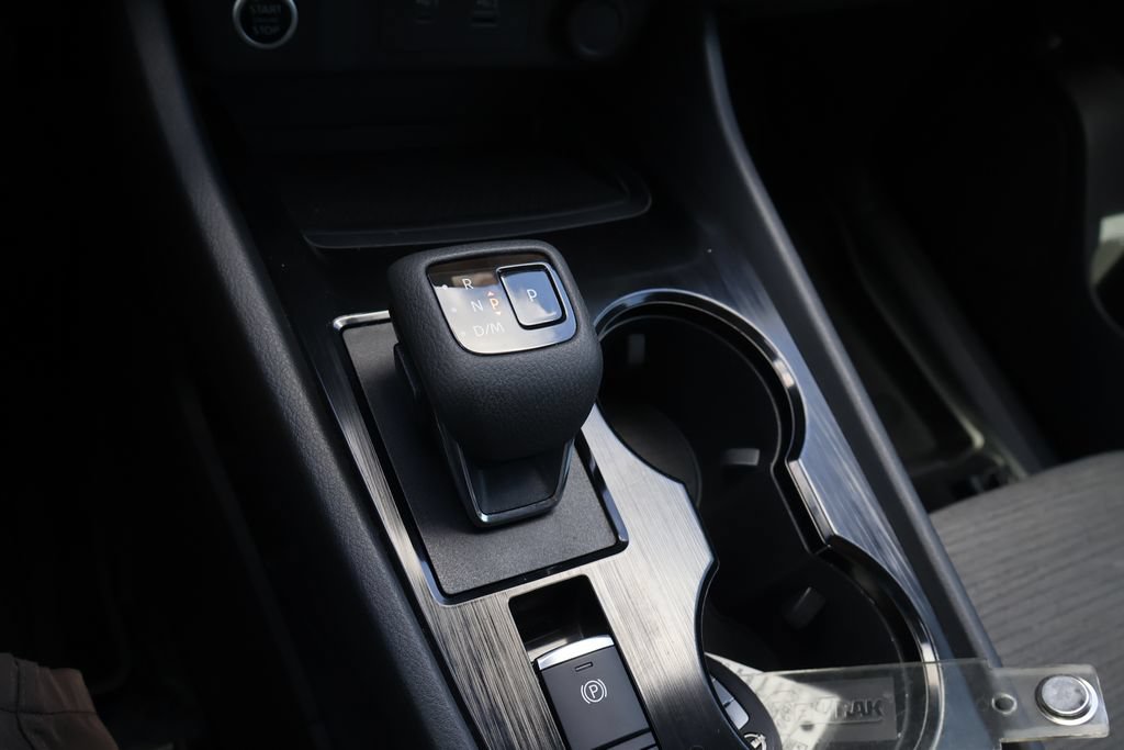 Used 2022 Nissan Rogue SV FWD image 26