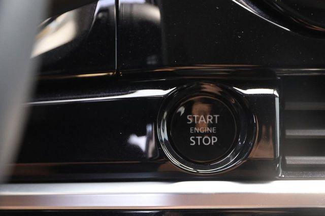 Used 2025 Nissan Pathfinder SV image 16