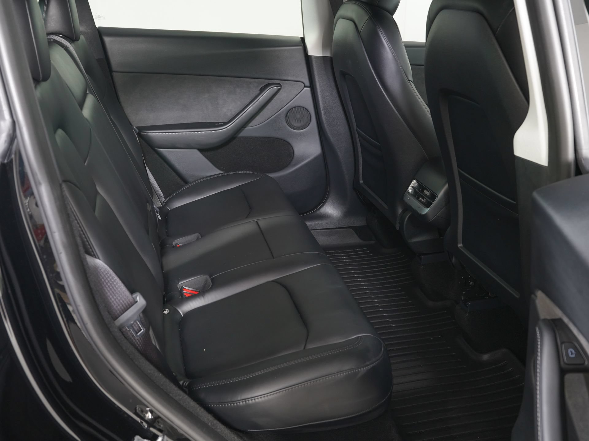 Used 2024 Tesla Model Y Performance AWD/4WD image 9