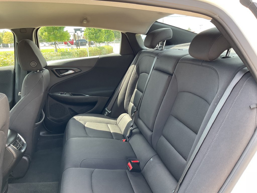Used 2025 Chevrolet Malibu LT FWD image 13