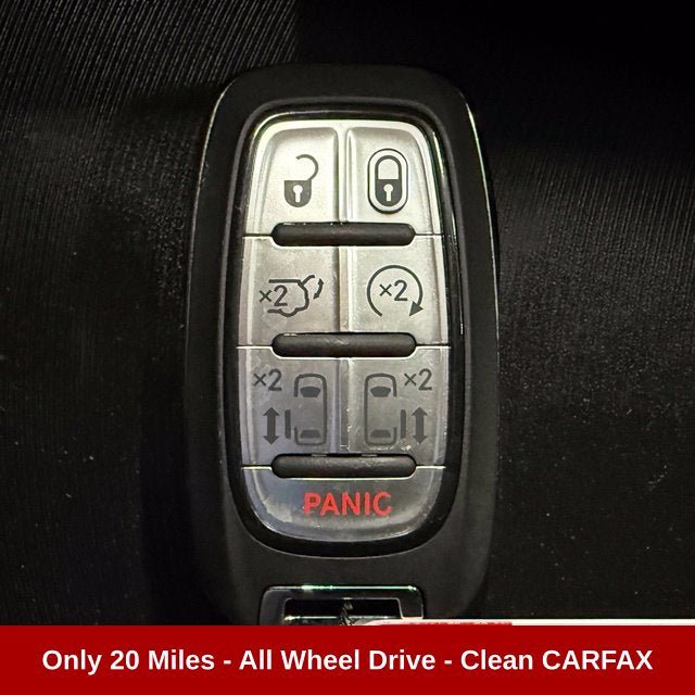 Used 2025 Chrysler Pacifica Select AWD/4WD image 26