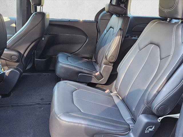 New 2026 Chrysler Pacifica Select image 11