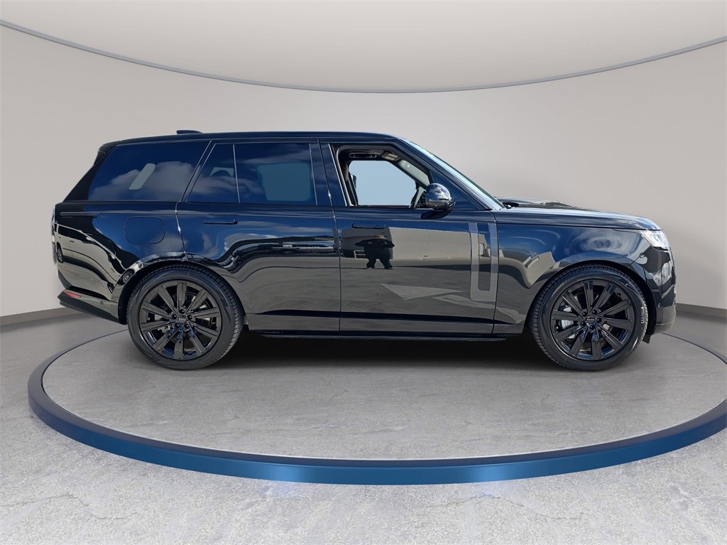 New 2026 Land Rover Range Rover SE image 4