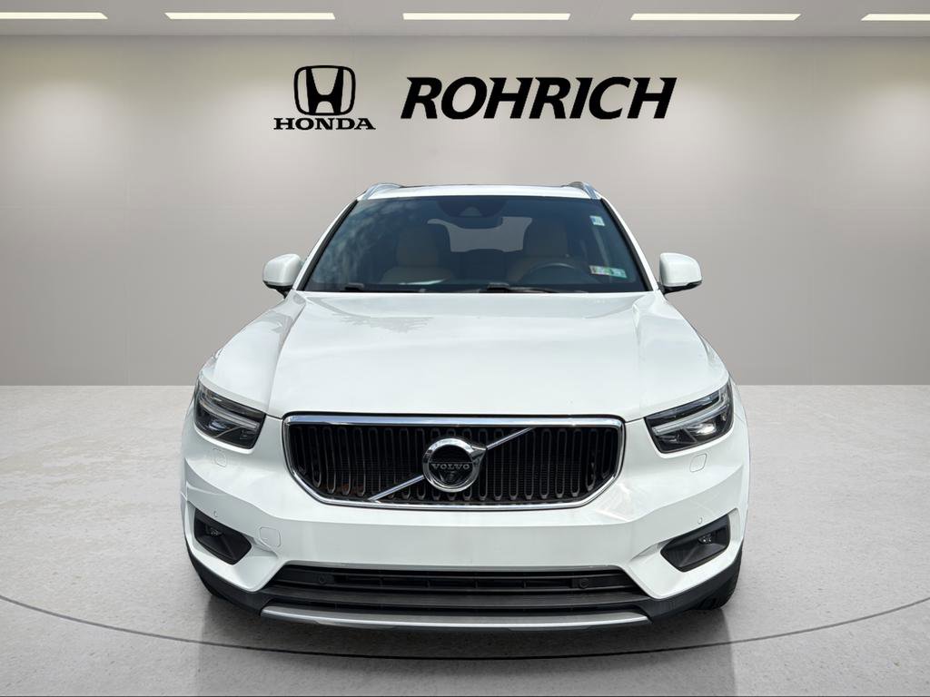 Used 2019 Volvo XC40 T5 Momentum image 2