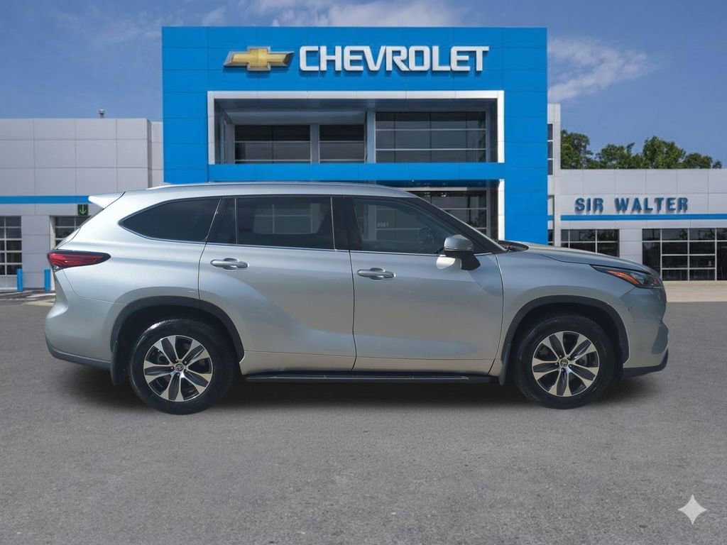 Used 2020 Toyota Highlander XLE image 7