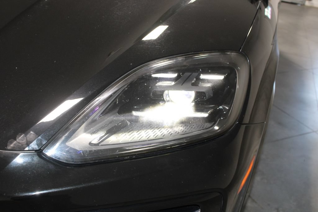 Used 2024 Porsche Cayenne Coupe AWD/4WD image 56