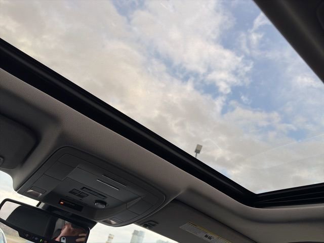 Used 2020 Chevrolet Suburban Premier image 15