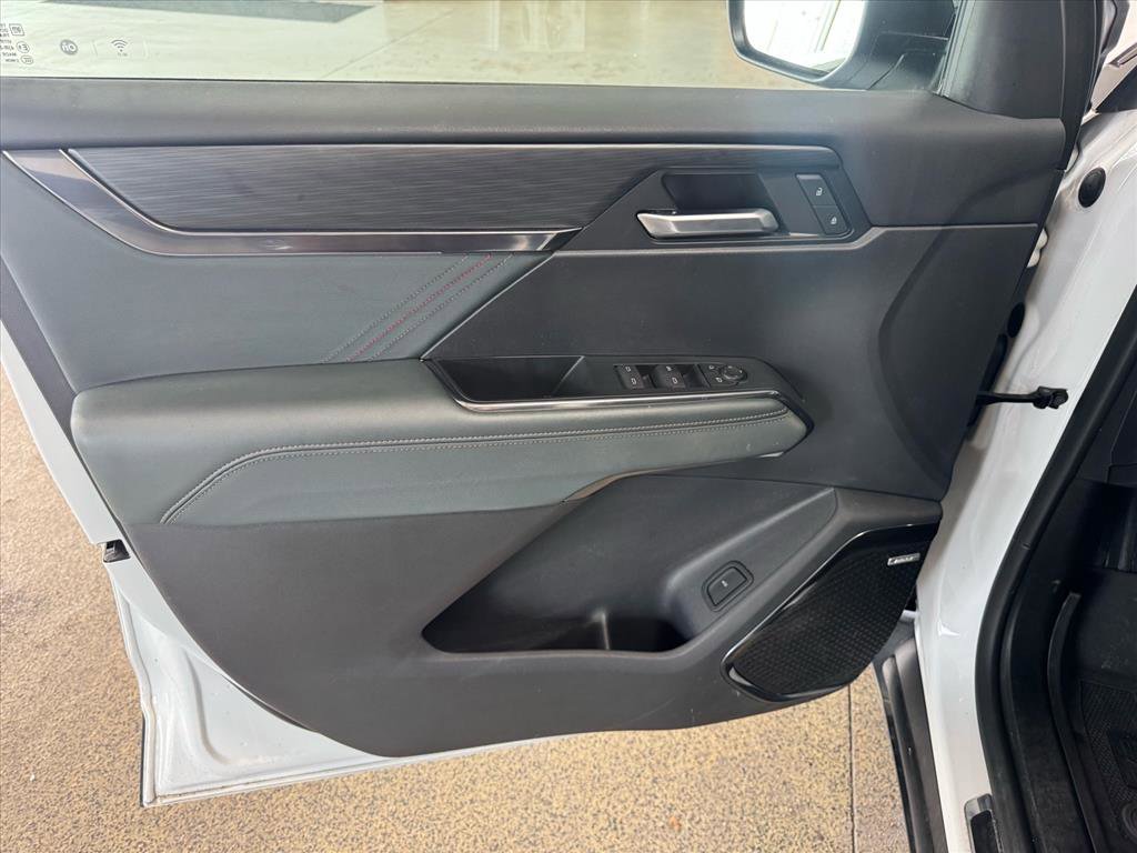 Used 2024 GMC Acadia AT4 w/ Luxury Package image 15