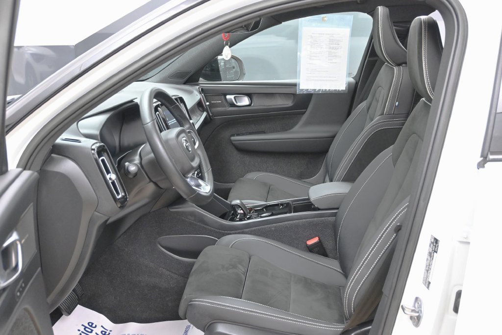 Used 2023 Volvo XC40 Recharge Ultimate AWD/4WD image 11