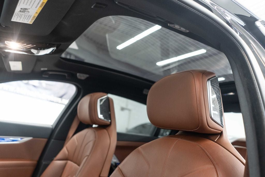 Used 2023 BMW 760i xDrive AWD/4WD image 8