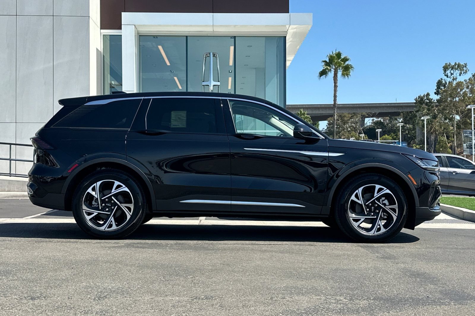 New 2026 Lincoln Nautilus Premier w/ Equipment Group 102A AWD/4WD image 2