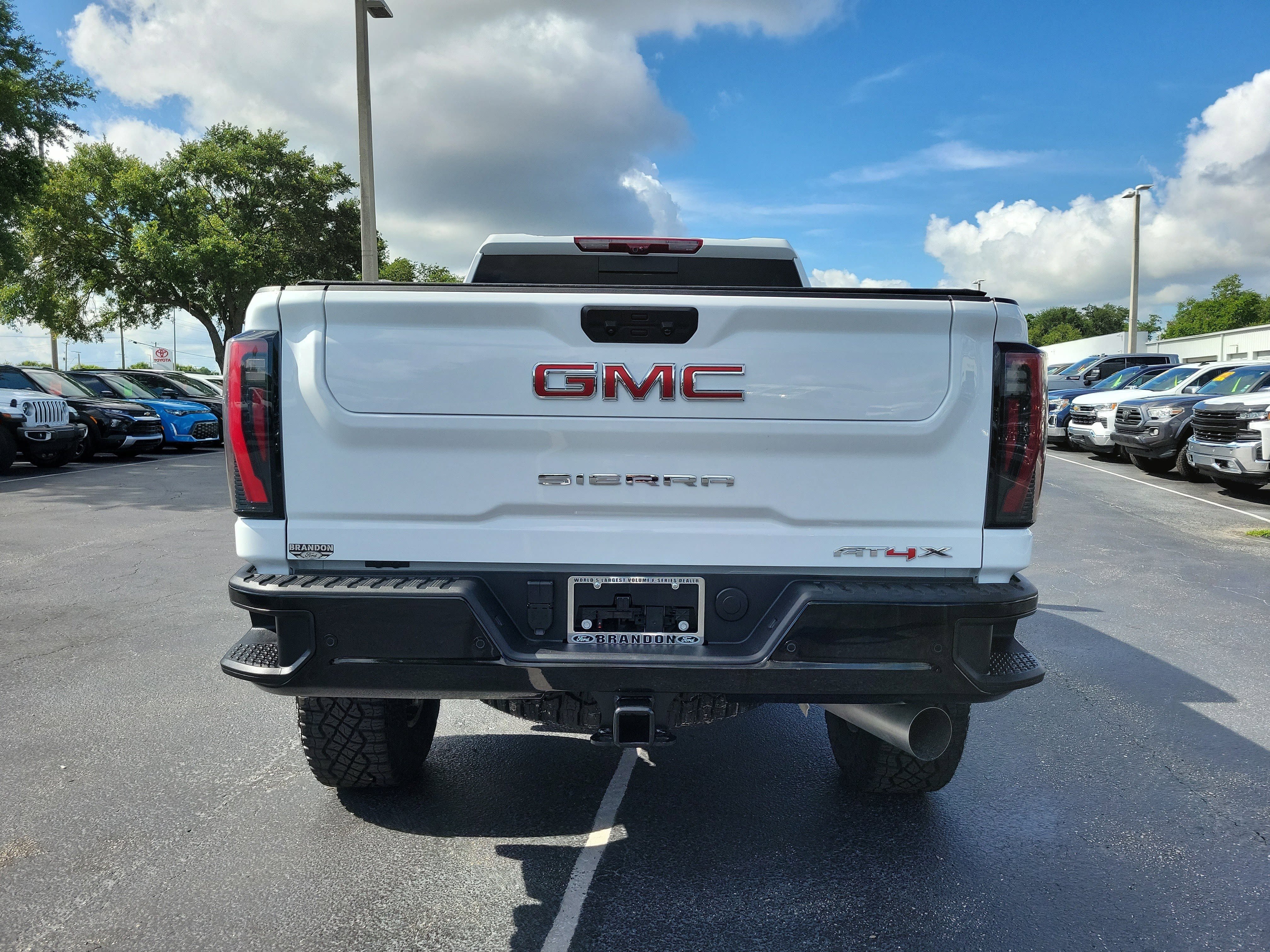 Used 2025 GMC Sierra 2500 AT4X AWD/4WD image 8