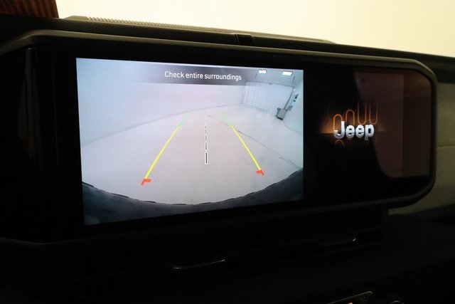 Used 2024 Jeep Wrangler Unlimited image 14