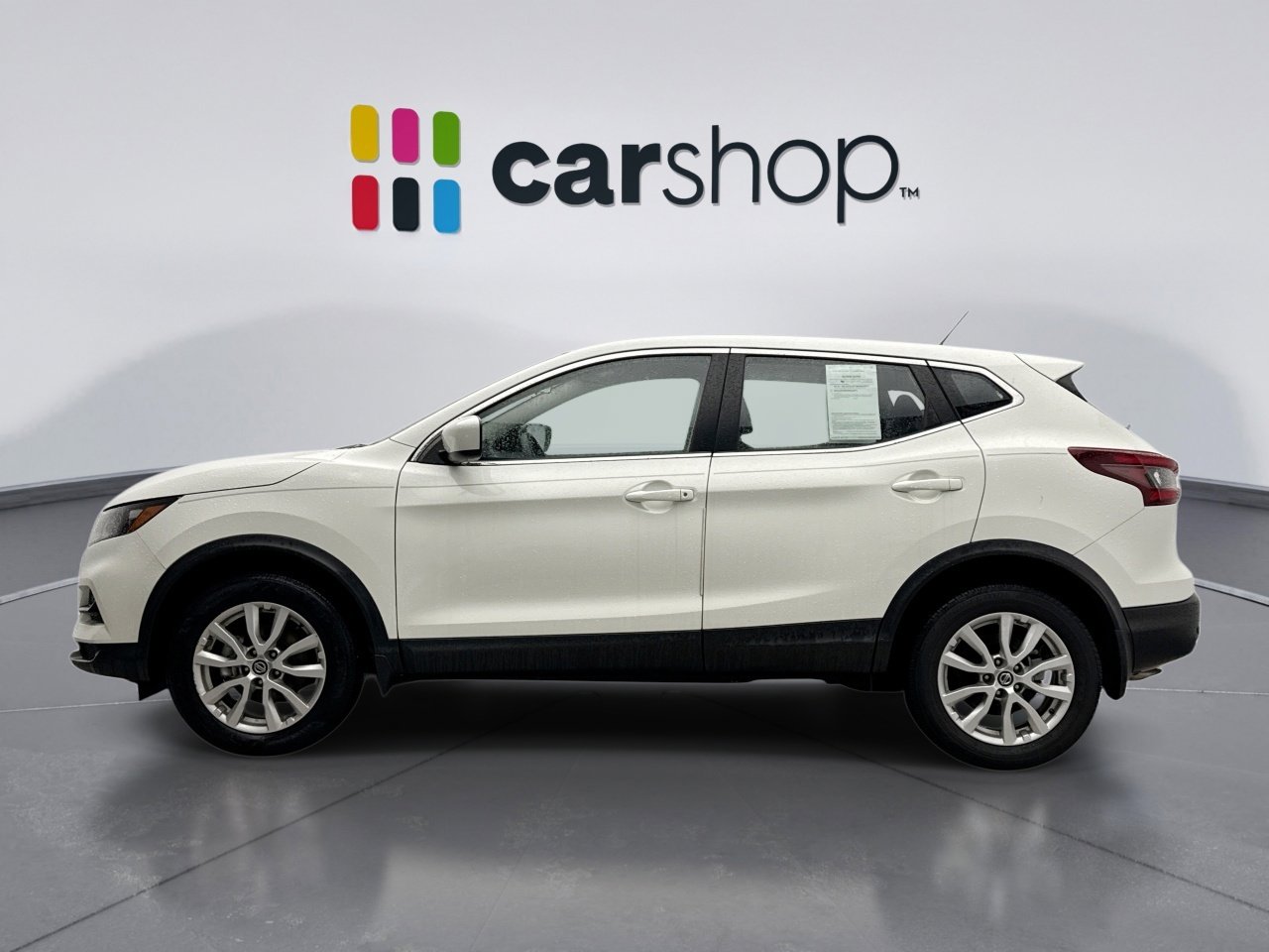 Used 2022 Nissan Rogue Sport S image 2