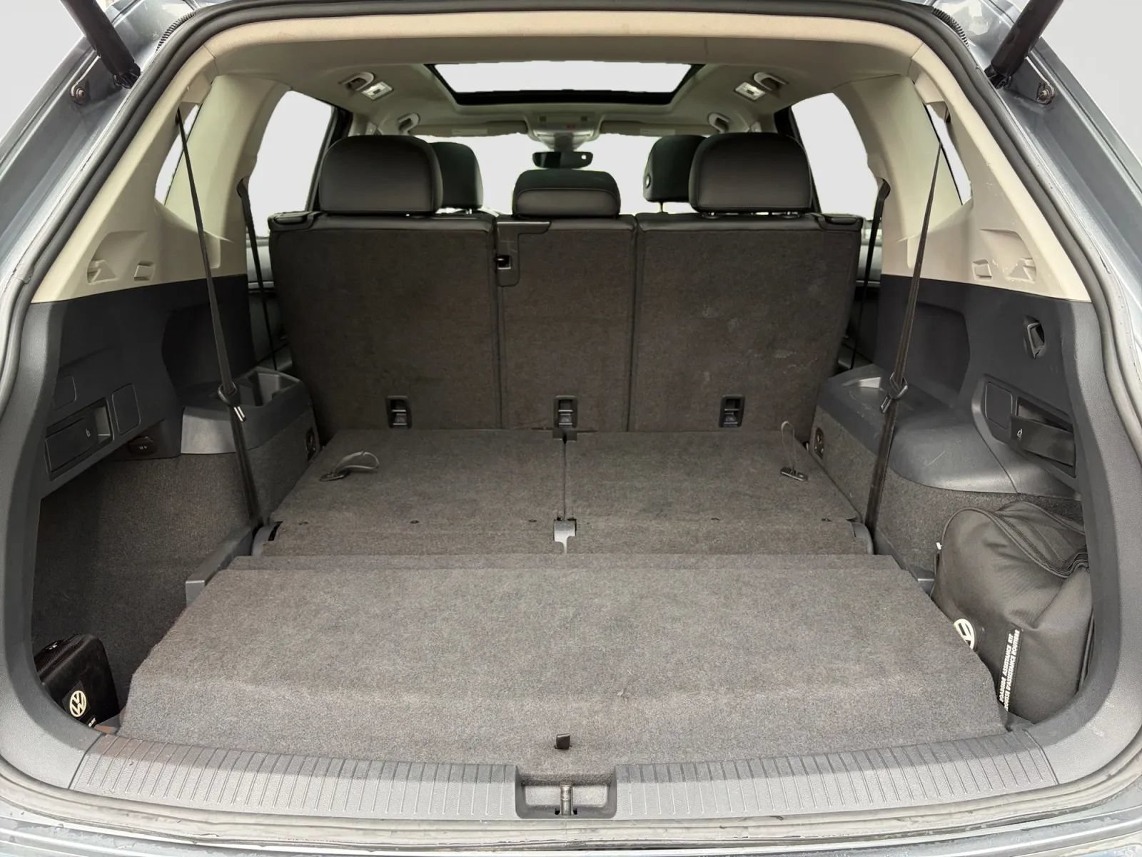 Used 2019 Volkswagen Tiguan SEL Premium w/ 3rd Row Seat Package AWD/4WD image 17