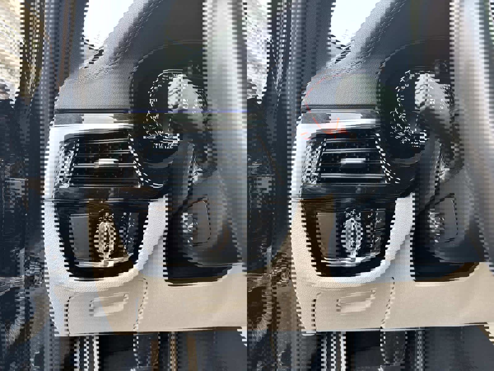 Used 2021 BMW M550i xDrive w/ Executive Package image 32