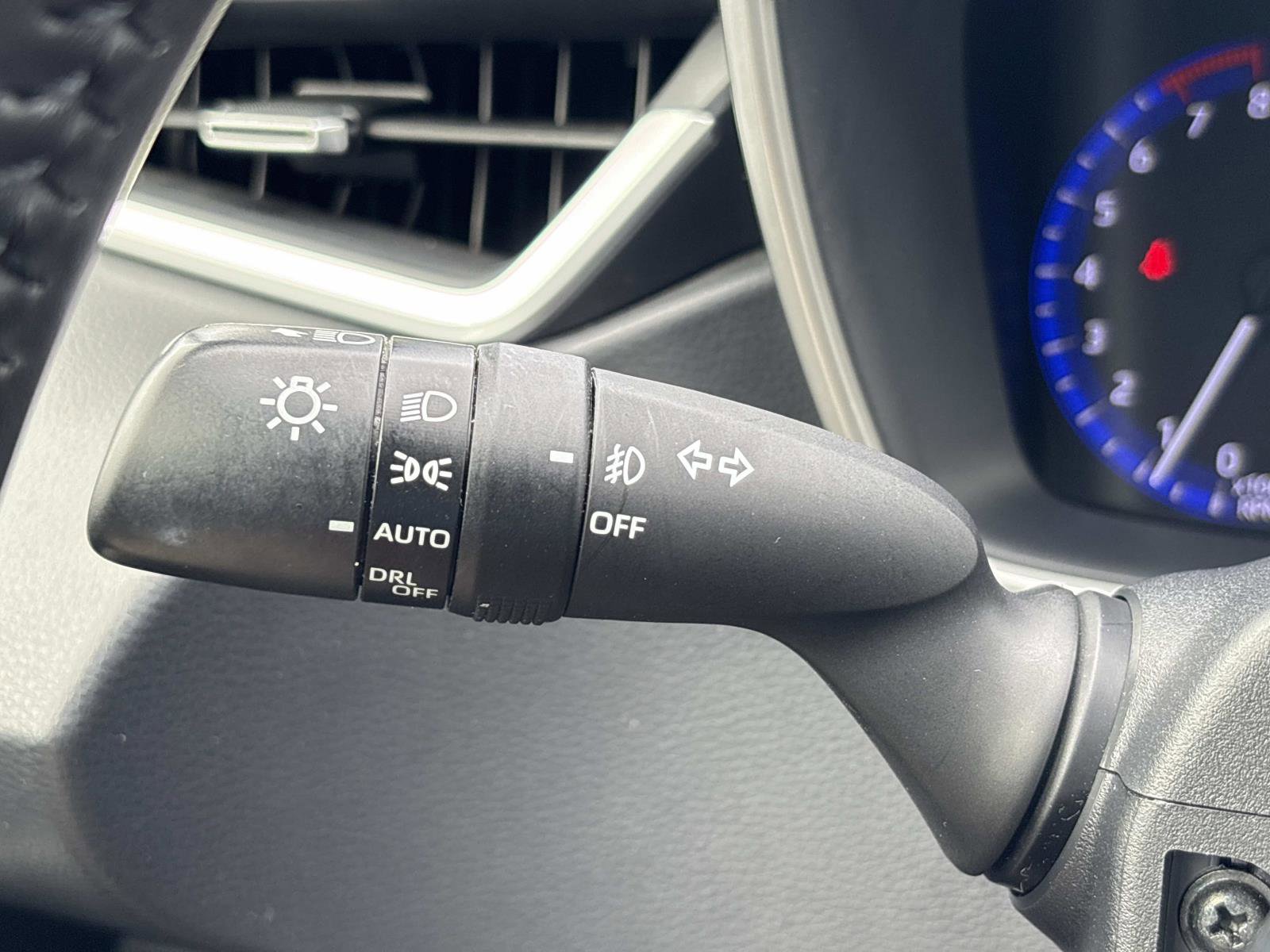 Used 2020 Toyota Corolla XSE image 19