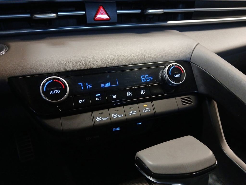 Certified 2025 Hyundai Elantra Sport FWD image 17