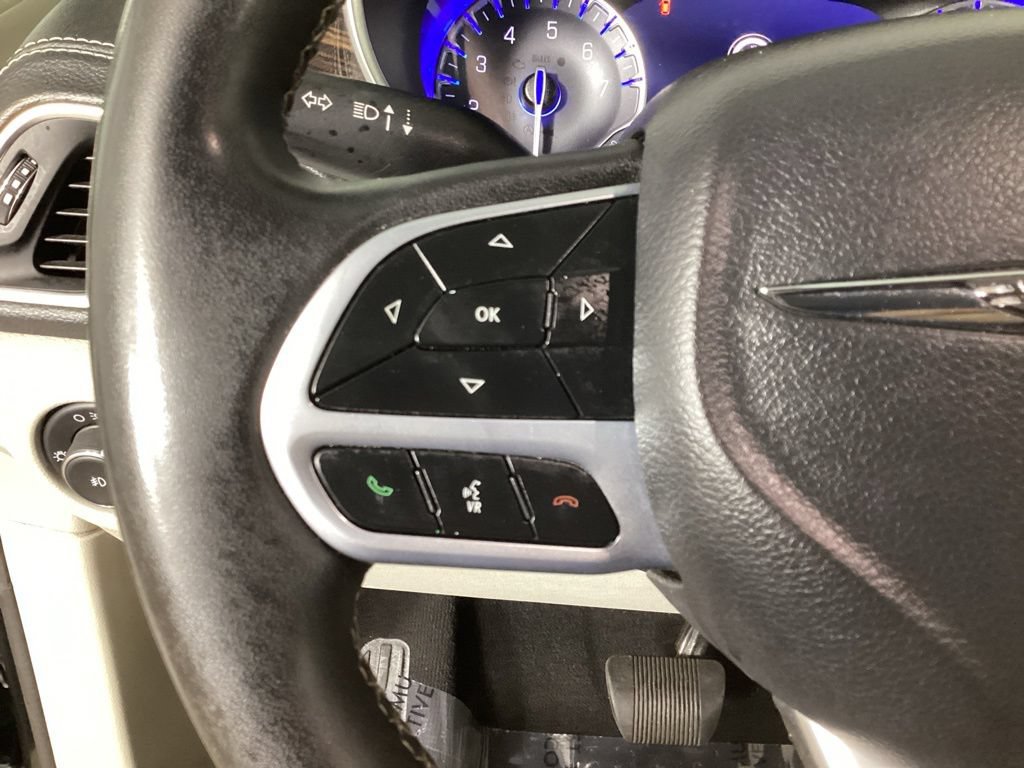 Used 2022 Chrysler Pacifica Limited FWD image 14