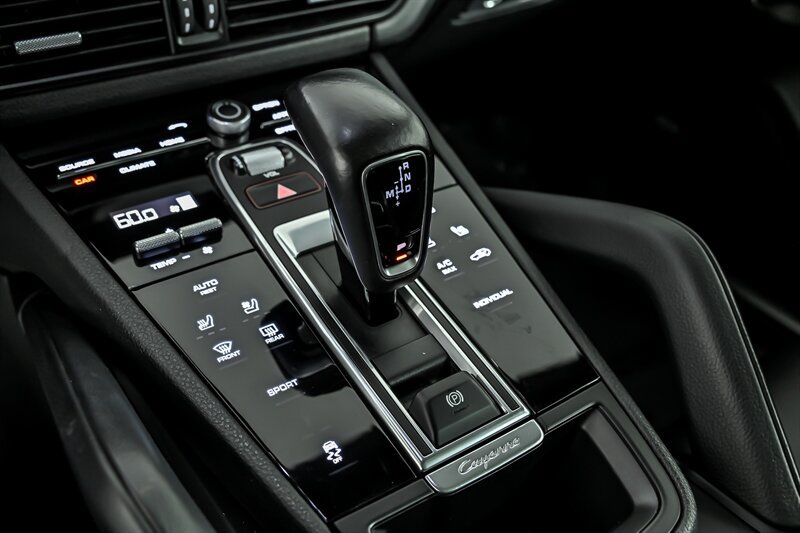 Used 2020 Porsche Cayenne AWD/4WD image 30