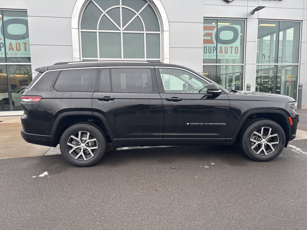 Used 2023 Jeep Grand Cherokee L Limited AWD/4WD image 14