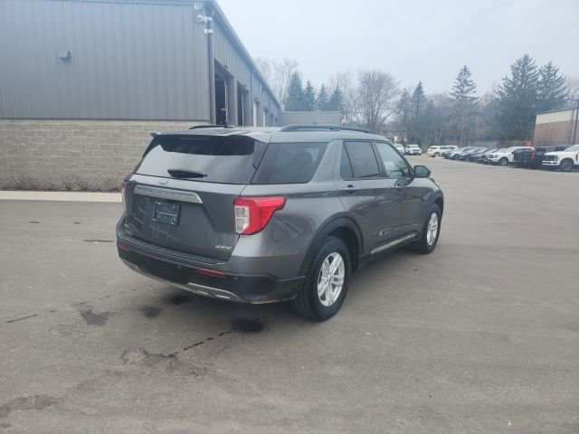 Used 2024 Ford Explorer XLT w/ Equipment Group 202A image 5