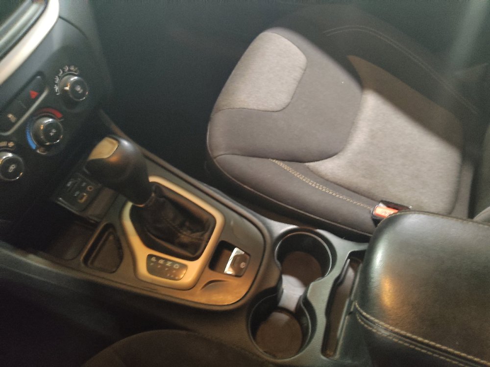 Used 2016 Jeep Cherokee Sport FWD image 26