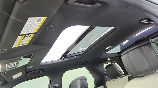 Used 2024 Land Rover Discovery Dynamic SE image 60