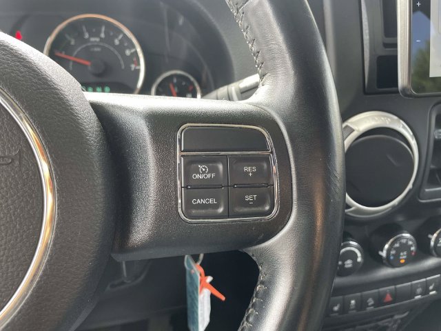 Used 2017 Jeep Wrangler Unlimited Sahara w/ Connectivity Group AWD/4WD image 27