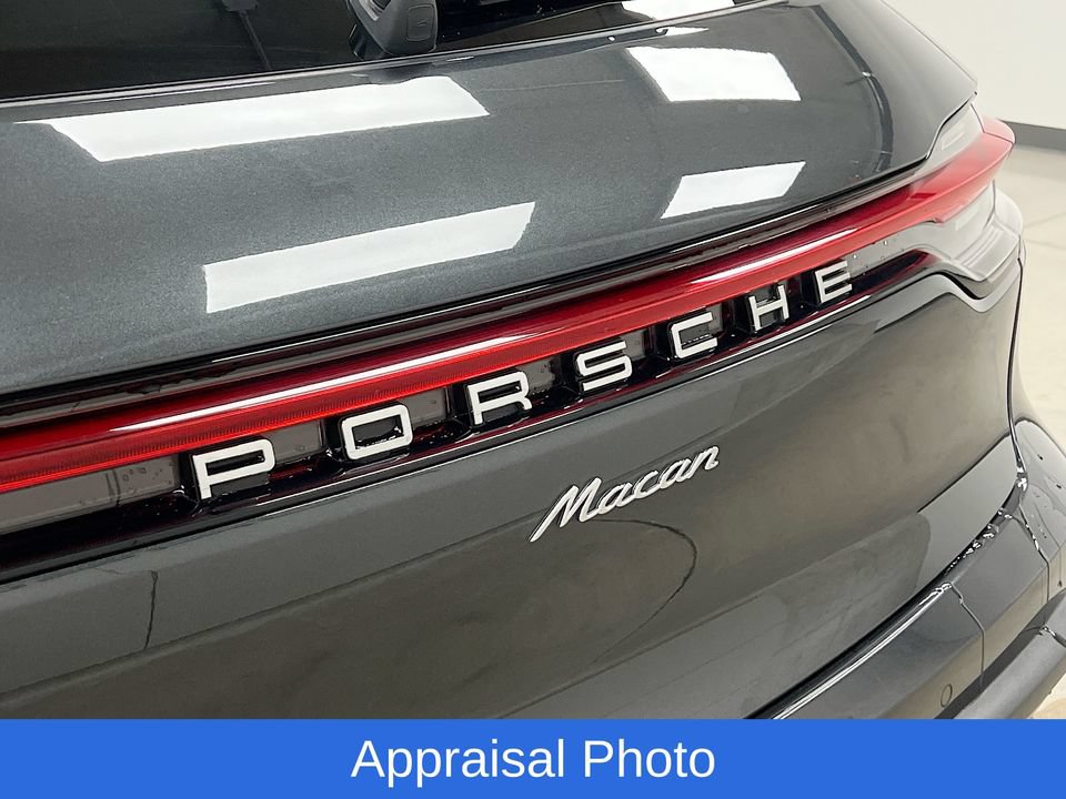 Certified 2023 Porsche Macan AWD/4WD image 32